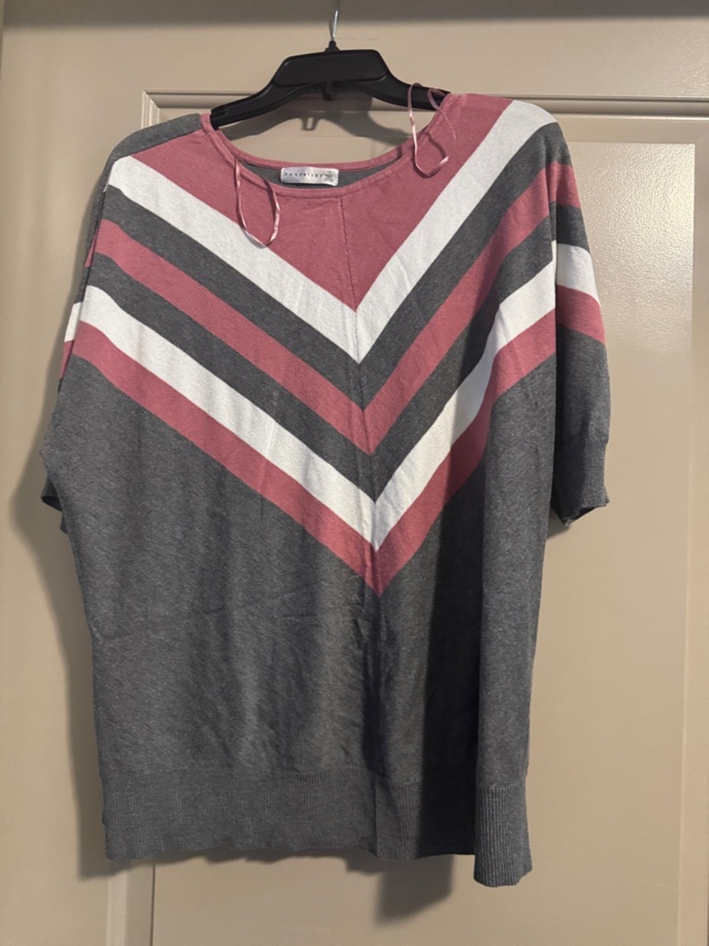 Striped Chevron Short-Sleeve Sweater Top - Gray & Mauve